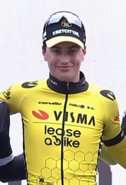 Olav Kooij op podium na winst Almeria 2024